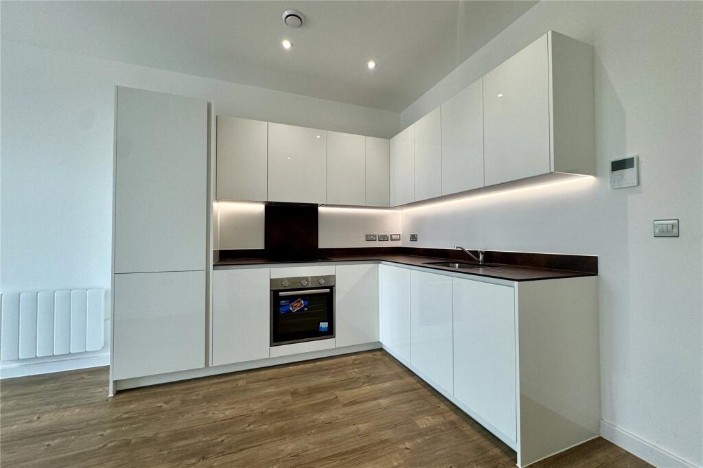 Apartment in Brentwood, Essex - View 5