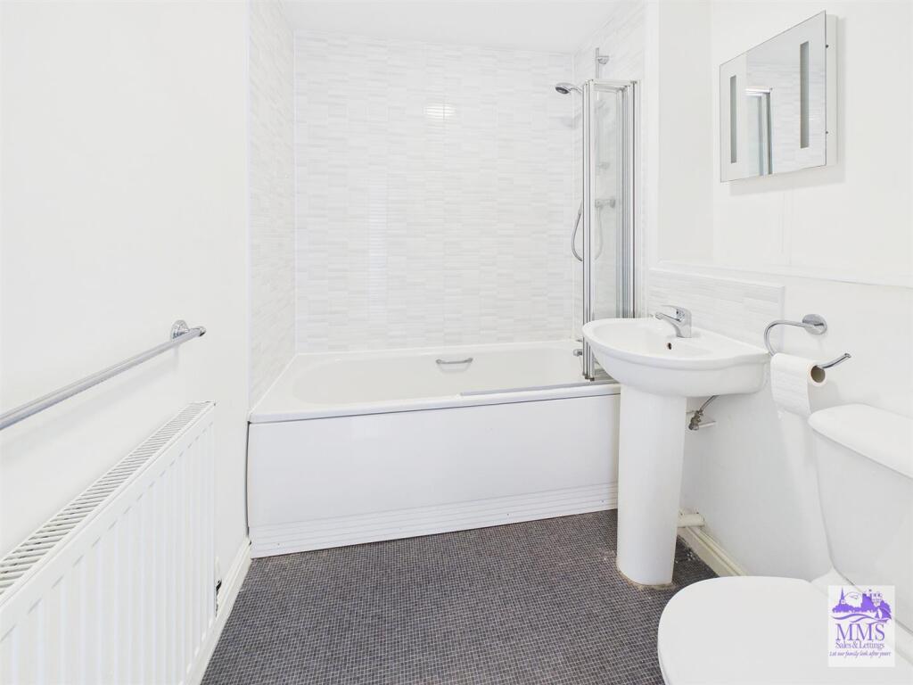 Apartment in Strood, Medway - View 4