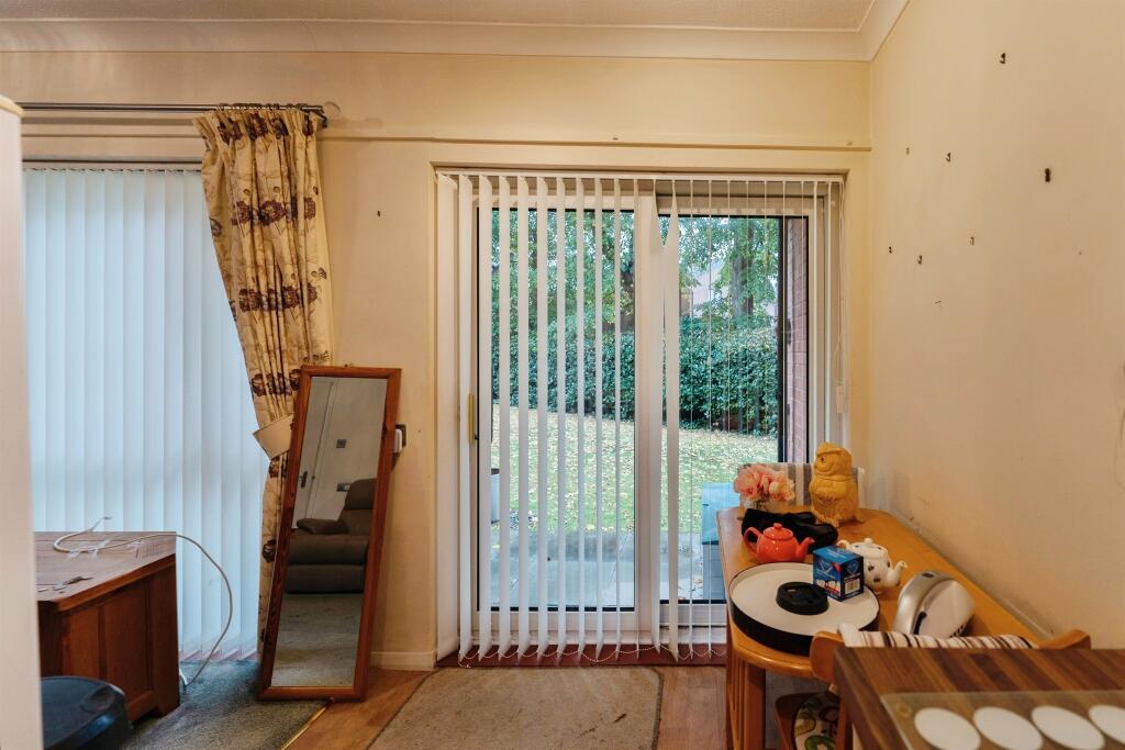 Apartment in Wirral, Liverpool City Region - View 5