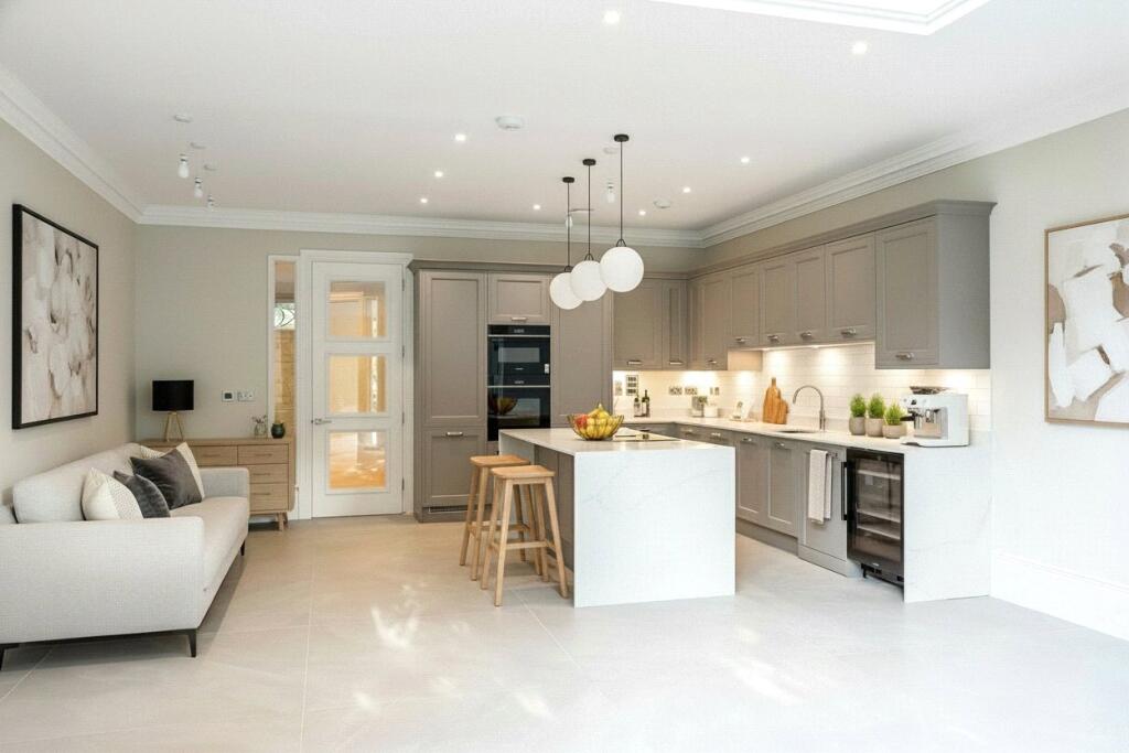 Oak Mount Place, Old Avenue, Weybridge, Surrey, KT13 photo 3