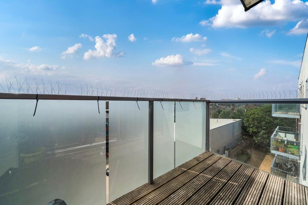 Apartment in Bromley - View 5
