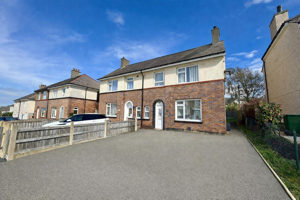 Main image of property: Lon Y Glyder, Bangor