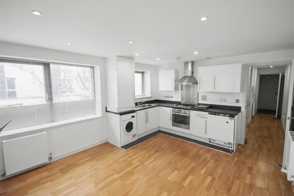 Apartment in Bedford, Castle - View 3