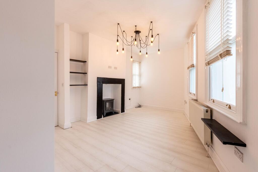 House in Chatham, Medway - View 4