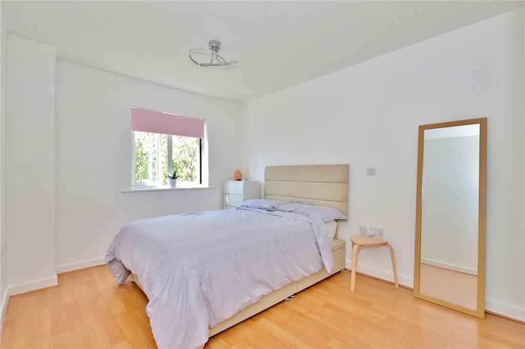 Apartment in Woking, Mount Hermon, Westfield - More