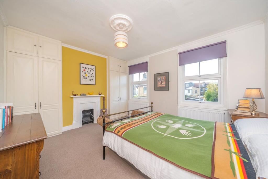 House in Twickenham - More