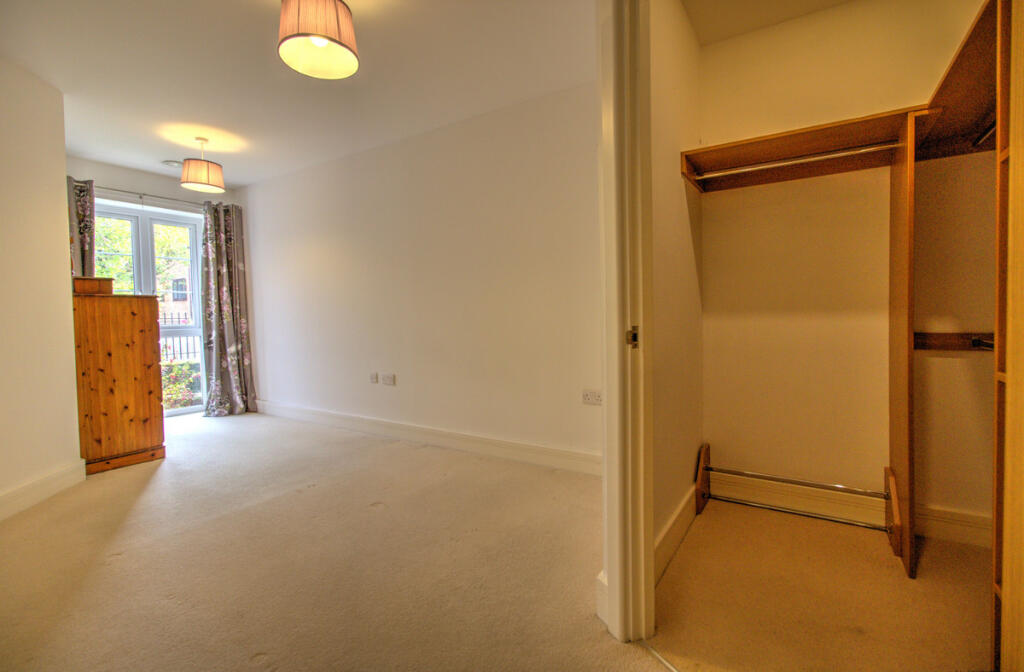 Apartment in Redhill - More