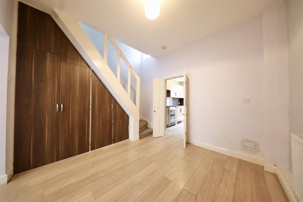 Chester Avenue, Manvers street, Hull - More