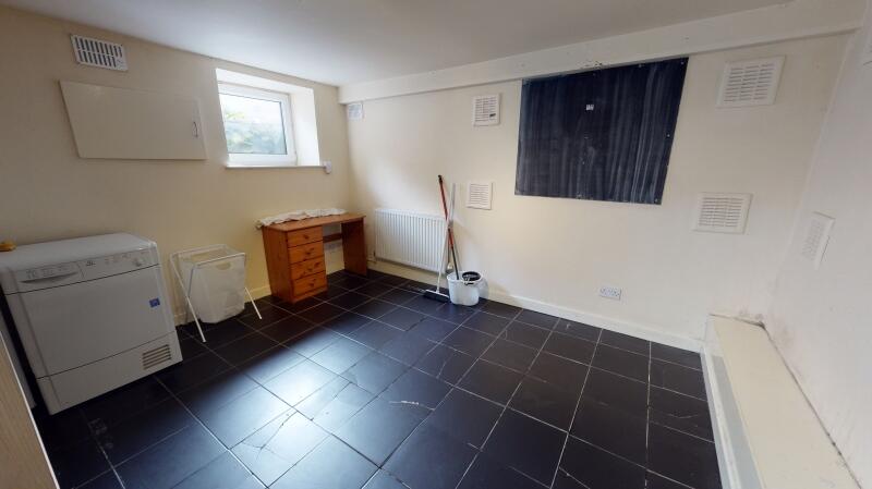 House in Leeds, West Yorkshire - View 5