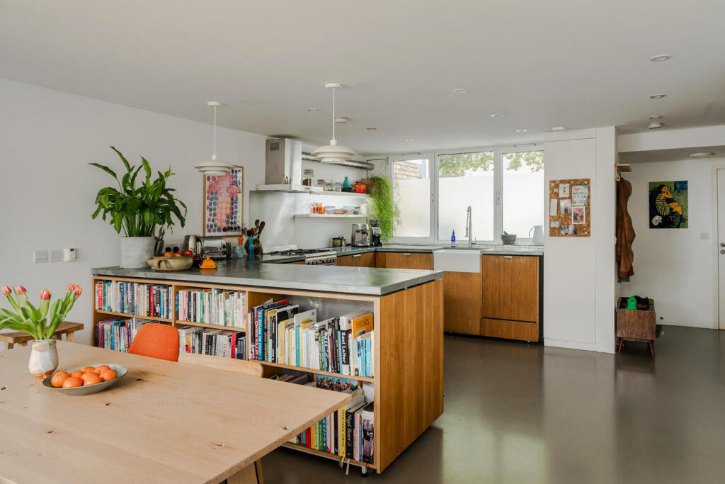 House in London, Myatt's Fields, Oval - More
