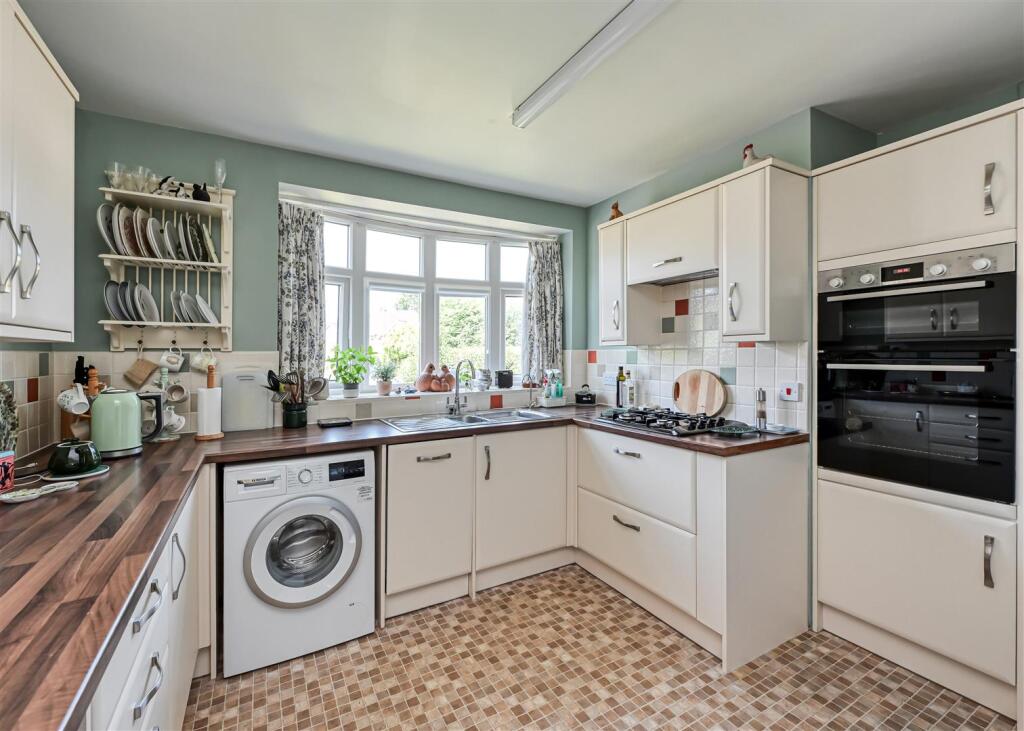 2 Palmers Way, Codsall, Wolverhampton, WV8 2JY photo 4