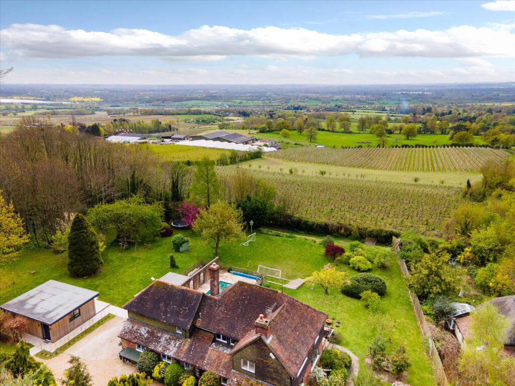 Main image of property: Hunton Hill, Hunton, Maidstone, Kent, ME15