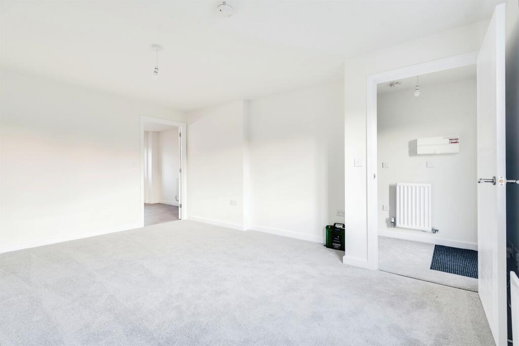 Lovegrove Avenue, Shrivenham, Swindon photo 4
