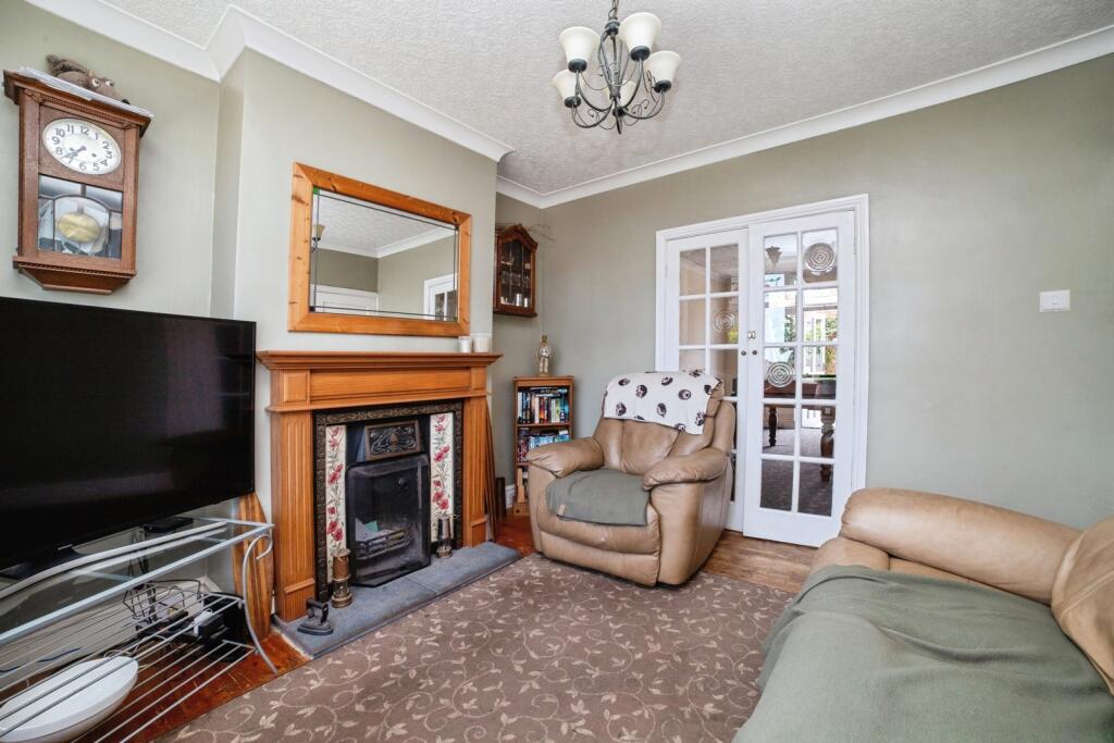 House in Mansfield, Ladybrook - More