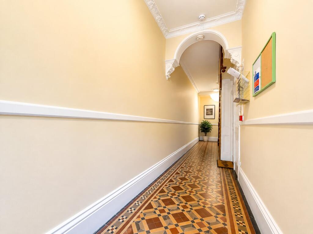 Apartment in Hampton - View 4