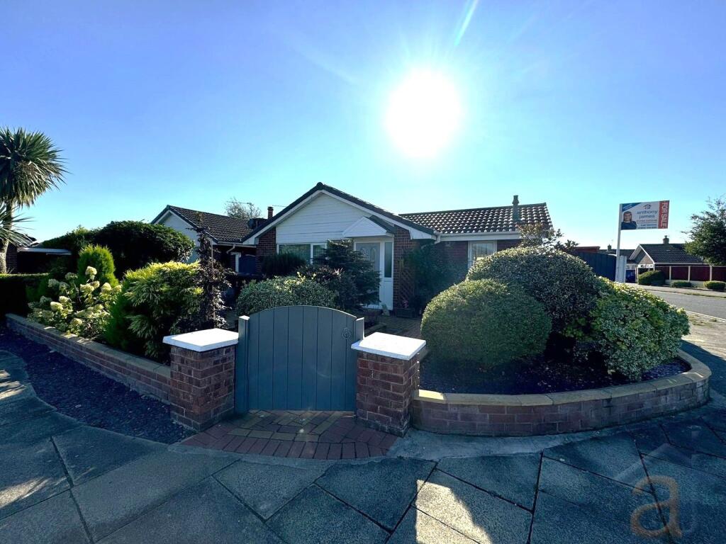 2-bed detached on Ardleigh Avenue, Kew, Southport, PR8 6UD, £235,000