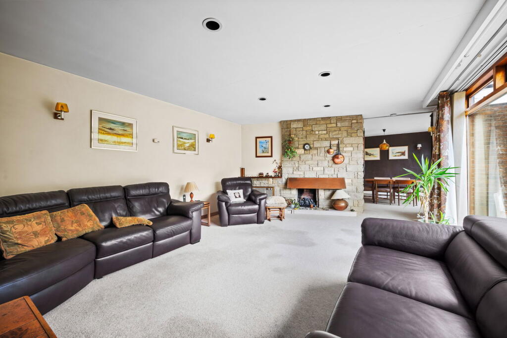 House in London, Farnborough Park, Locksbottom - View 5