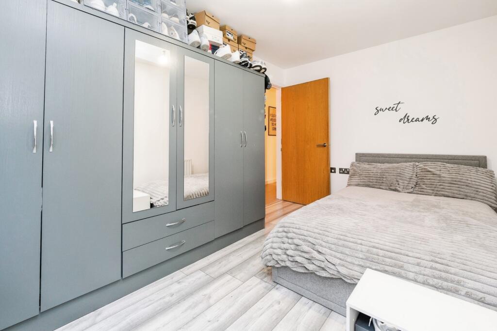 Apartment in London, Gidea Park - View 5