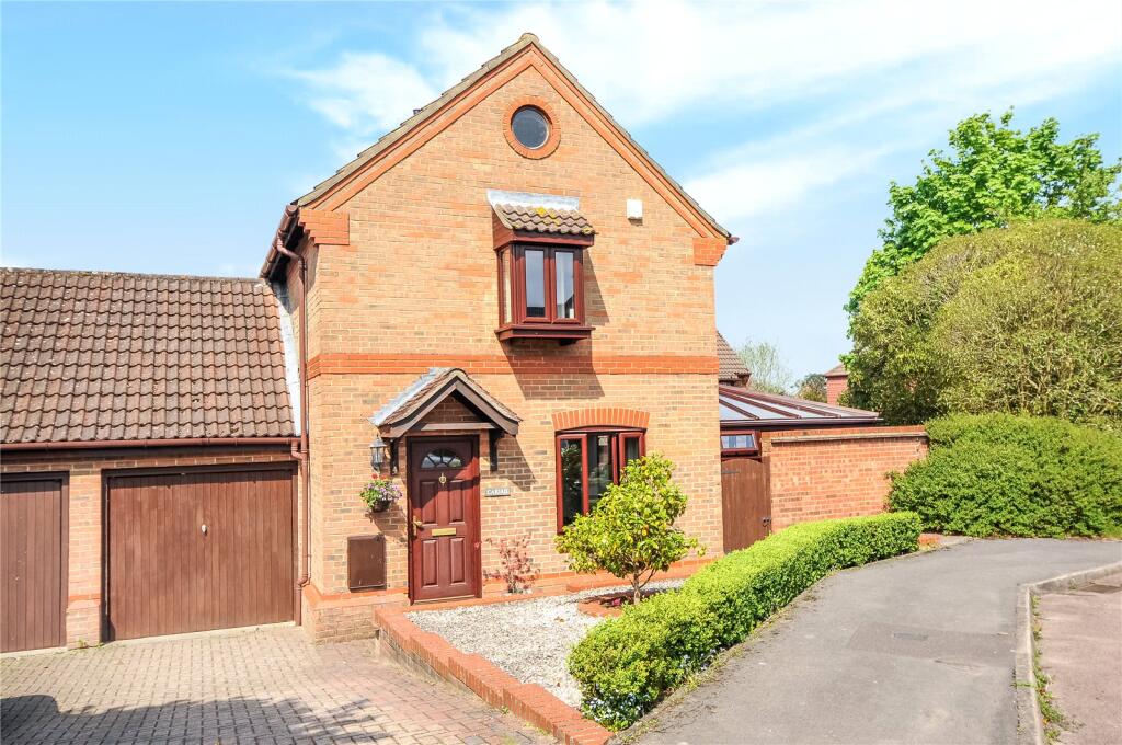 3-bed detached on Simkins Close, Winkfield Row, Berkshire, RG42, £475,000