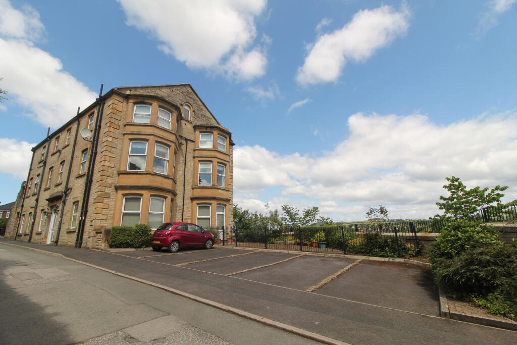 2-bed flat on Lakes Road Flat  Beechwood Manor, Marple, £300,000