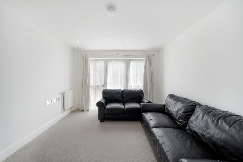 Drinkwater Road, Harrow, HA2 photo 3