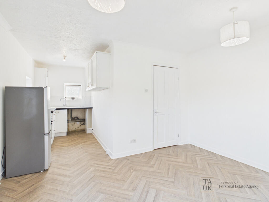 Apartment in Havant, South Hayling - View 4