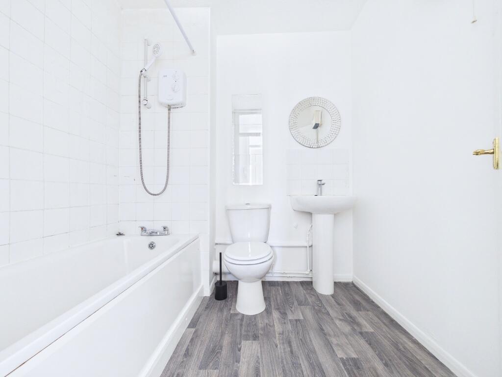 Apartment in Thurrock, Essex - View 4