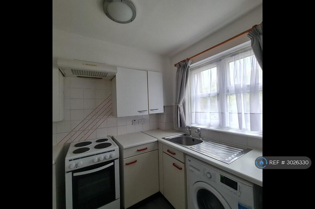 Apartment in Southall - More