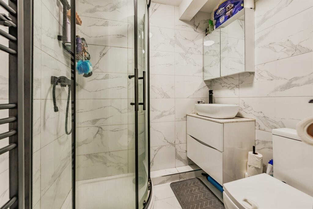 Apartment in Reigate and Banstead, Horley - View 5