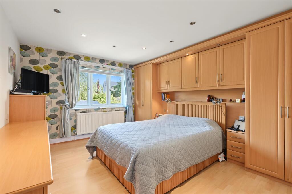House in Nottingham, Daybrook - More