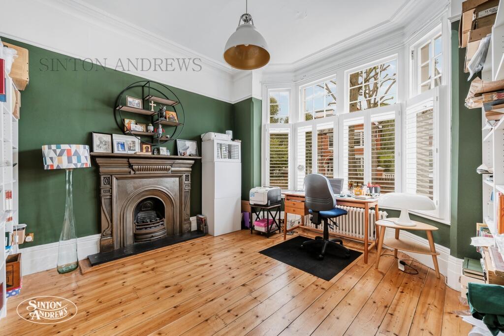 House in London, Perivale - More