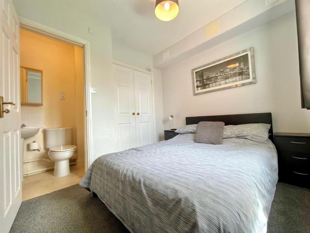 Apartment in Coventry - More