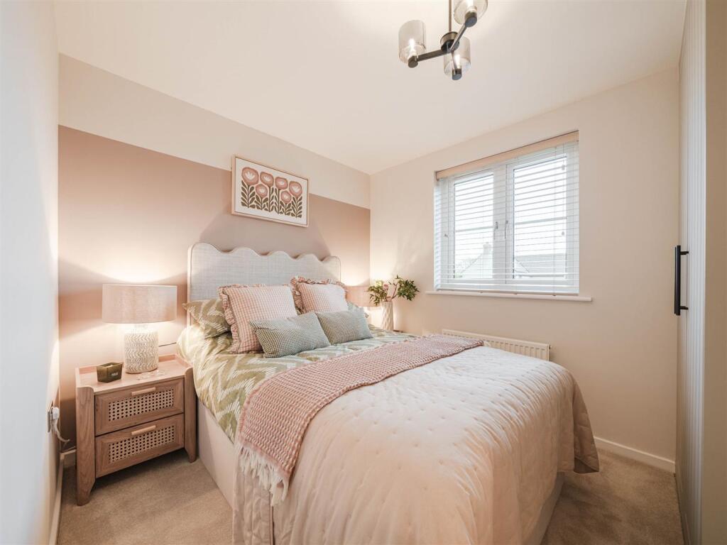 House in Nuneaton and Bedworth, Warwickshire - View 4
