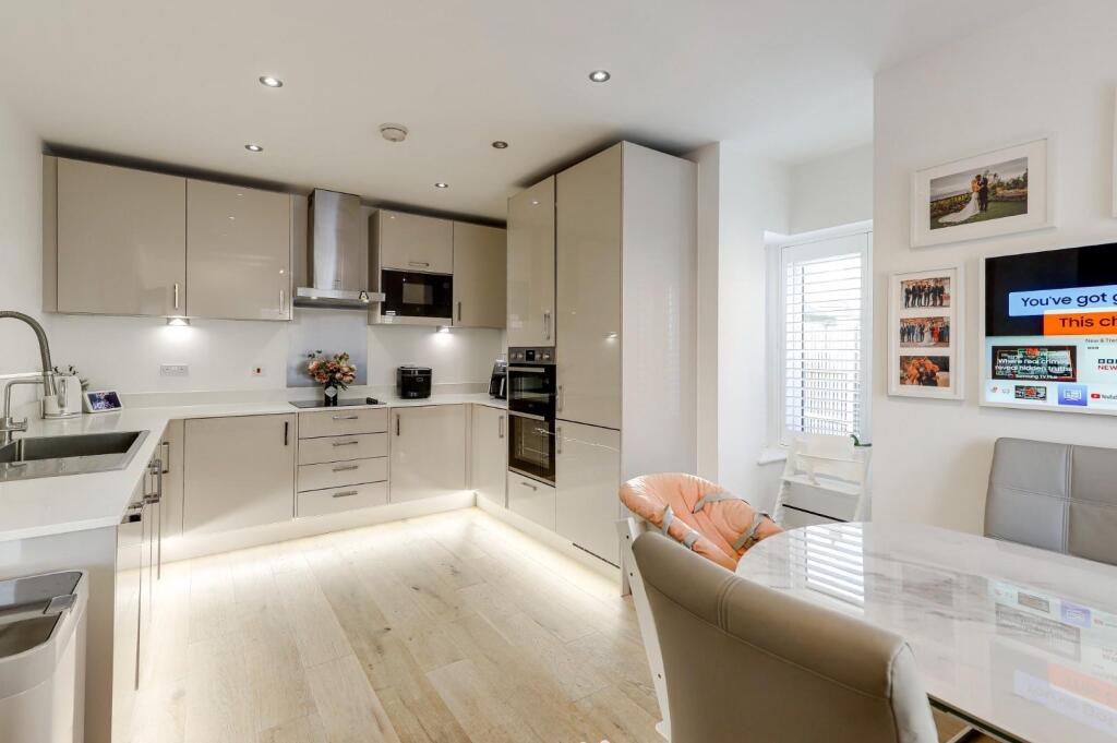 Hummerston Close, Buntingford photo 4