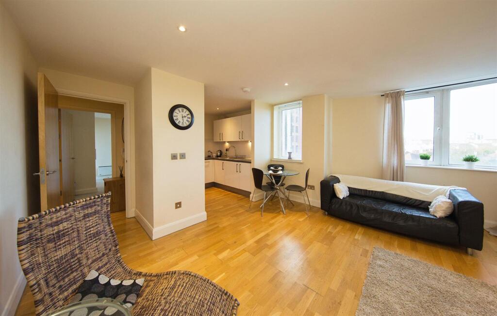 Apartment in Cardiff - View 2