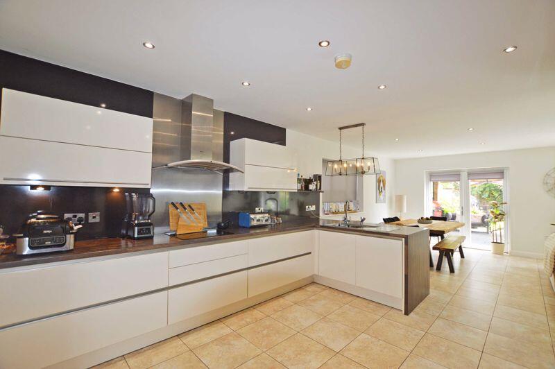 17a Ingol Grove, Hambleton, FY6 9DN photo 3