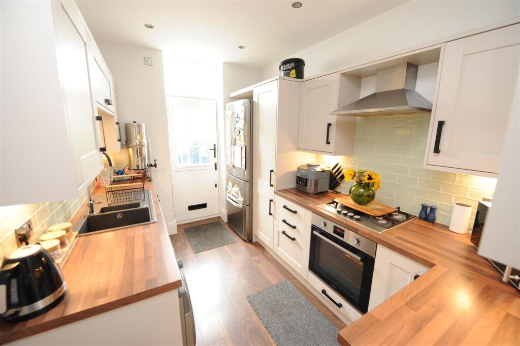 House in Bradford, Thackley, Esholt - View 3