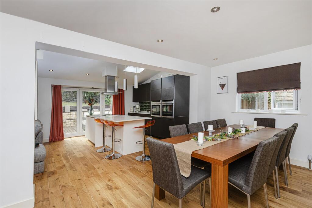 5-bed detached on Oakfield Drive, Mirfield, £565,000
