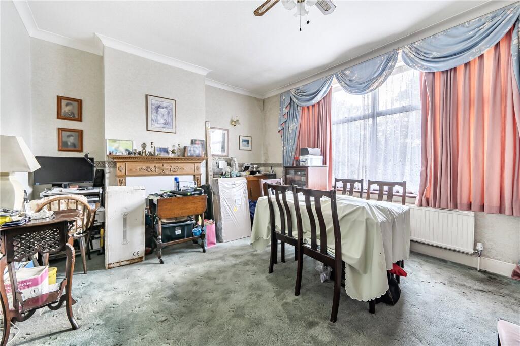 House in Barnet, Oakleigh Park, East Barnet - More