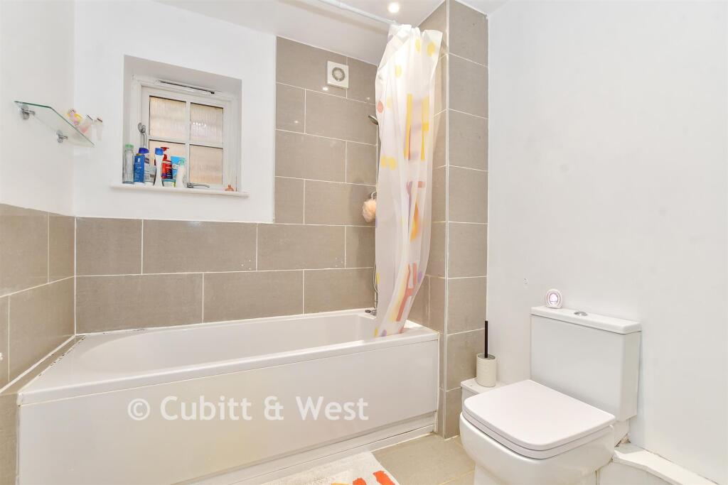 House in Havant, West Leigh - More