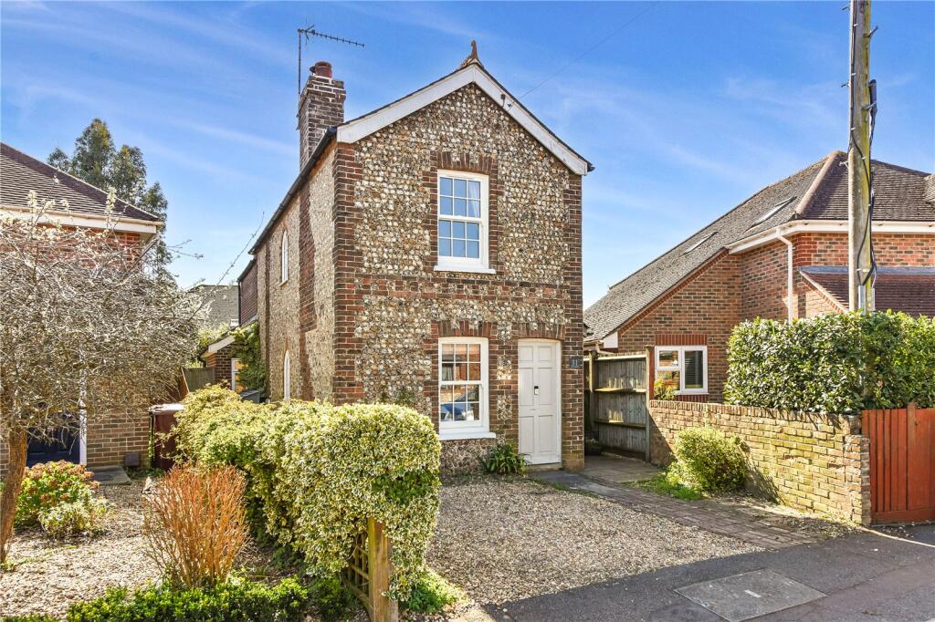 2-bed detached on Courtney Cottage, 31 York Road, Chichester, West Sussex, PO19, £480,000