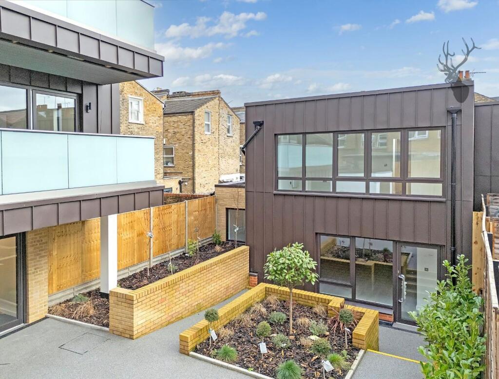 Main image of property: 37A Mossford Street, Mile End, E3