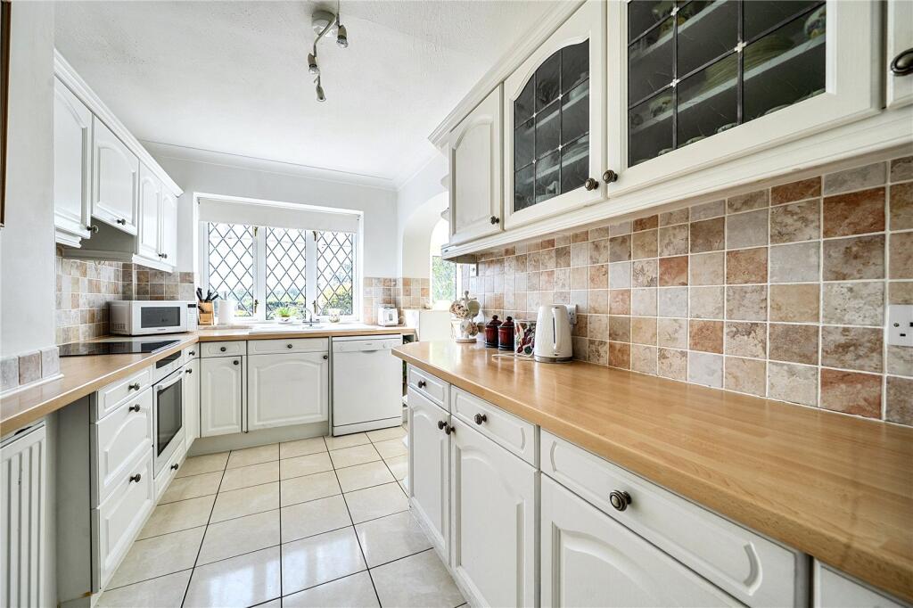 House in Hart, Winchfield Hurst, Winchfield - View 4