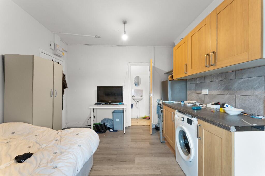 Willoughby Lane, London, N17 photo 4