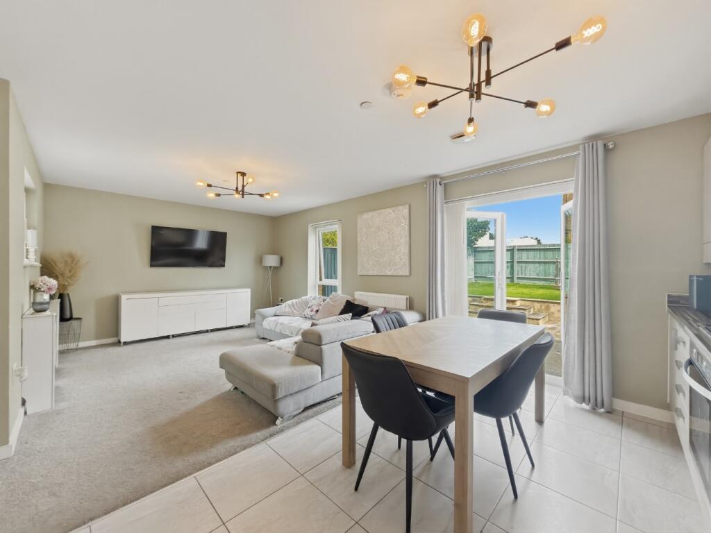 House in Cardiff, Trowbridge Green, Trowbridge - View 3