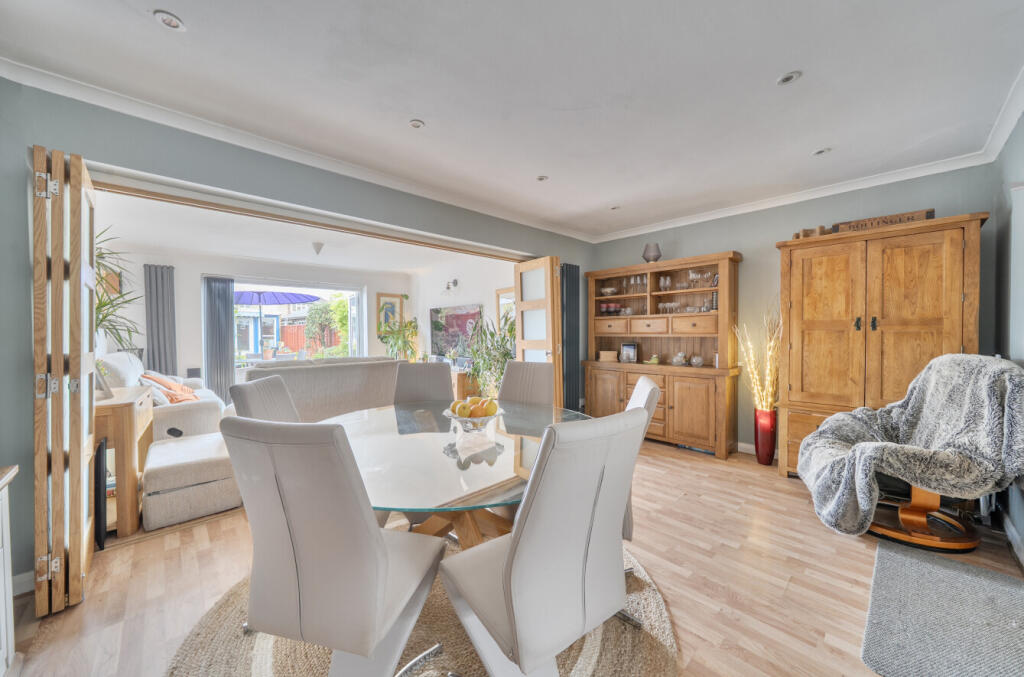 Pembroke Avenue, Hersham, Surrey, KT12 – pohled 5