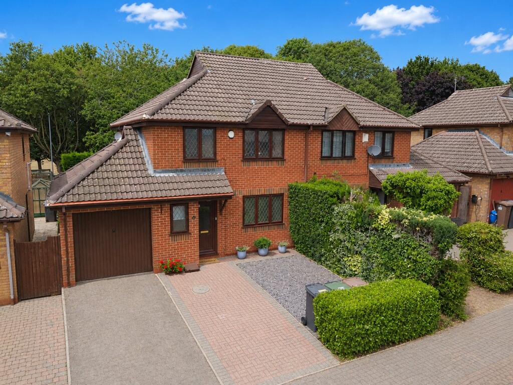 Main image of property: Charndon Close, Luton, Bedfordshire, LU3