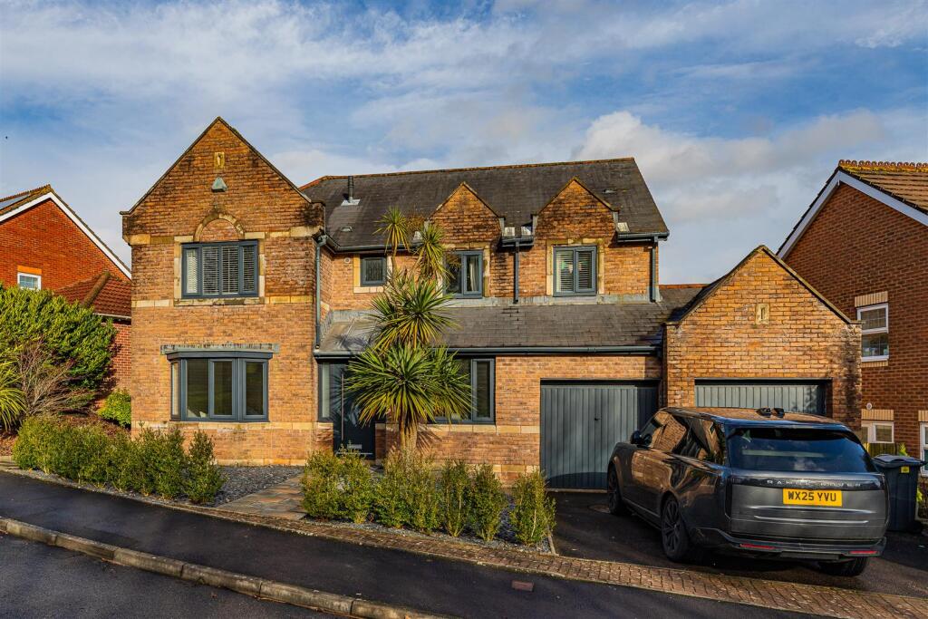 Main image of property: Llwyn Y Grant Road, Penylan, Cardiff