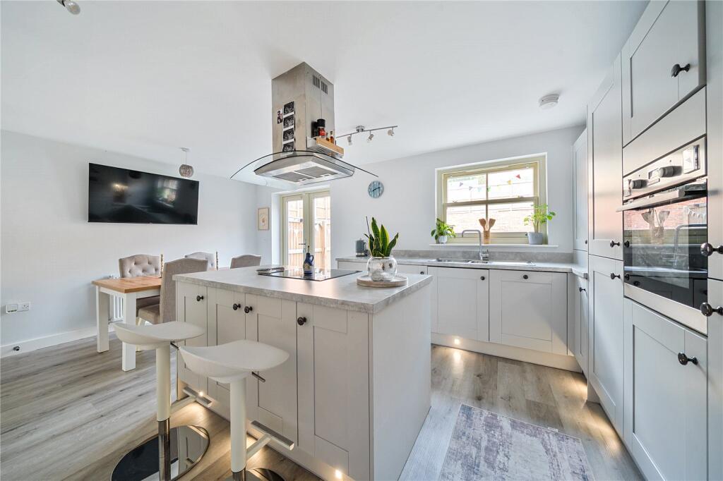 Oak Park Lane, Leeds, LS16 photo 4