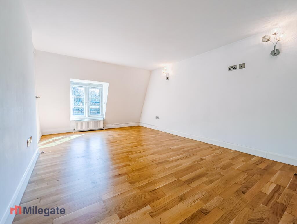 Main image of property: London Road, Isleworth, TW7